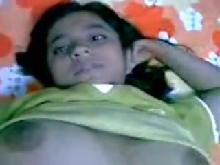 Bangla dhaka bhabi en jupe baisée par copine