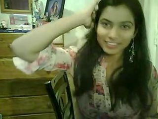 Schattig en aanlokkelijk 20 jaar oud indisch meisje op webcam