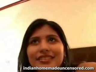 Gorgeus индийски сладурче получаване на manhood