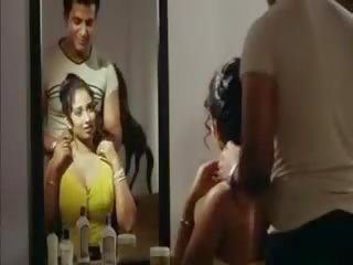 Indieši pleasant aktrise peldēšanās uz pornogrāfija mallu vid