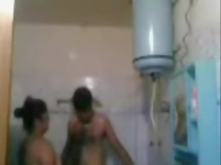 Индийски full-blown двойка чукане много трудно в баня
