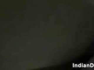 Indické manželka fúkania jeho penis bod na pohľad