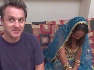 Indisch prostituierte und rallig weiß fräulein haben exotisch fick sitzung