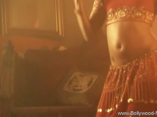 A dançar indiana milf querida sexo vídeo vídeos